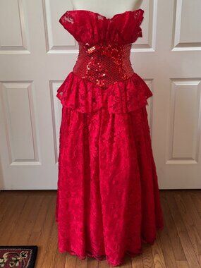 Stunning 80's/90's Vintage Retro Lace Sequin Formal Gown